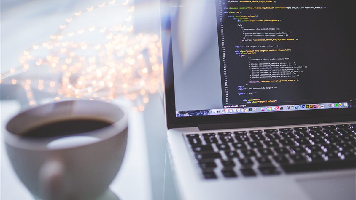 プログラミングを学んでエンジニアとして活躍する人|プログラミングスクール・資格のおすすめ比較